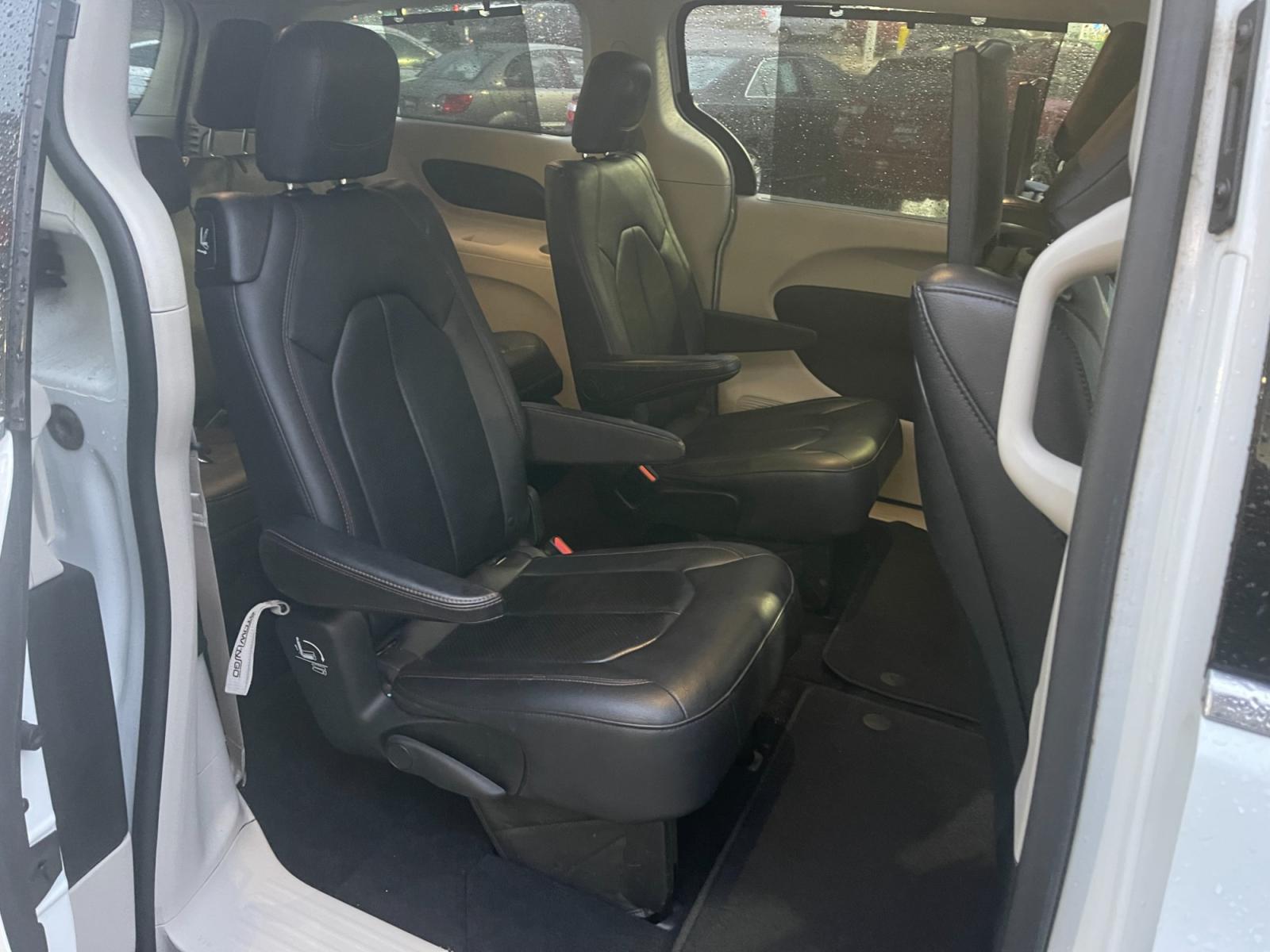 2018 White /Black Chrysler Pacifica Touring-L Plus (2C4RC1EG0JR) with an 3.6L V6 DOHC 24V engine, 9A transmission, located at 11115 Chardon Rd. , Chardon, OH, 44024, (440) 214-9705, 41.580246, -81.241943 - This 2018 Chrysler Pacifica Touring L Plus is a well-equipped minivan, boasting a single-owner history and a clean accident record. It features a capable 3.6L Pentastar V6 engine complemented by a 9-speed automatic transmission with start-stop technology to enhance fuel efficiency. The interior is a - Photo #44